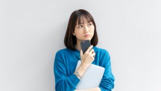 悩む女性